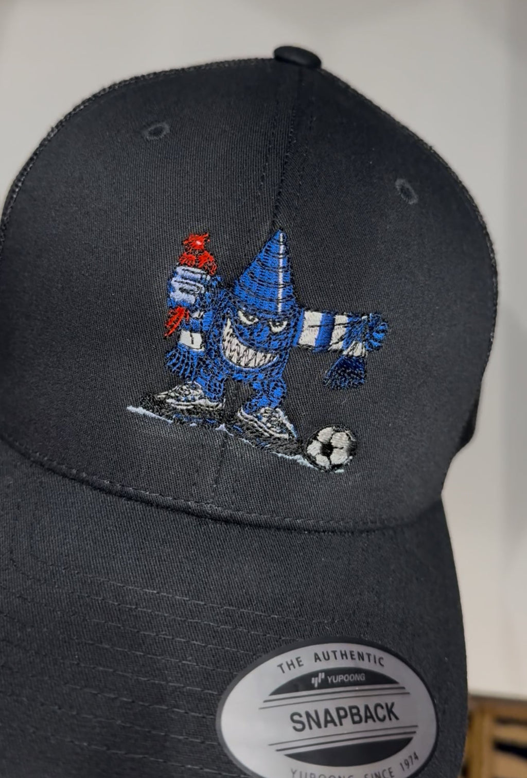 Black/white back  Everton cap